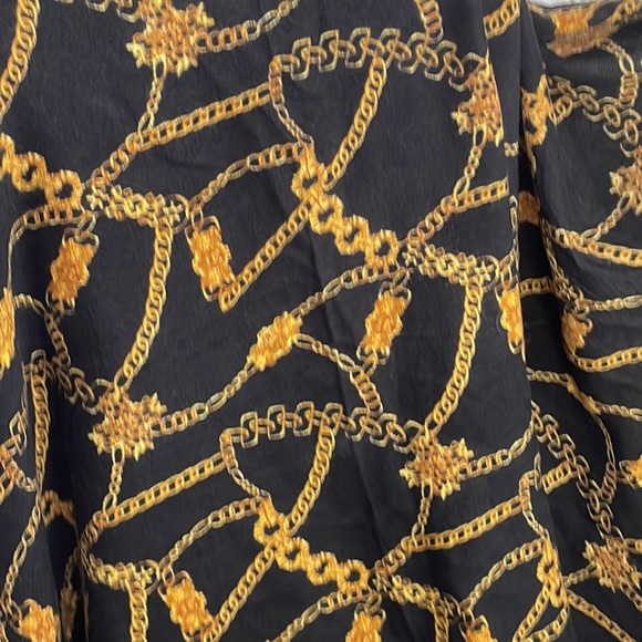 Scarfs Always Fit 😉☺️ Another Zara Beauty: Chains, Black, Gold/Mustard, Links…. - Picture 3 of 8